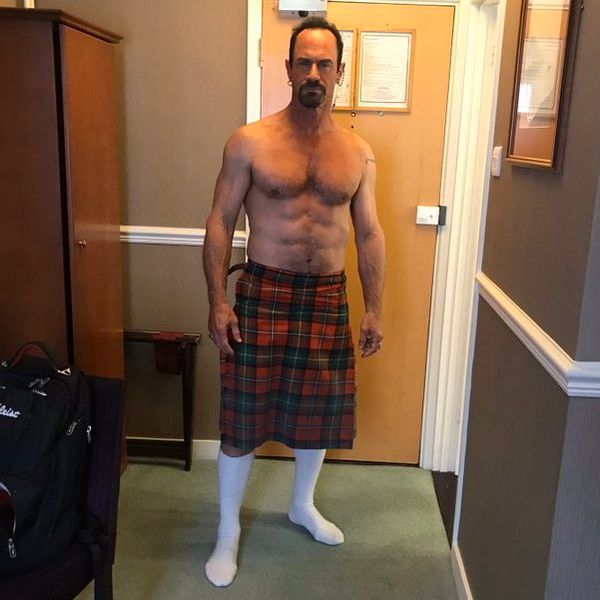 PopUps: Actor Chris Meloni, His Abs & Kilt Are Here to Cheer You Up