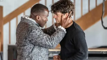 Ncuti Gatwa and Edward Bluemel Ignite the West End in “Born With Teeth”: Queer Chemistry Steals the Spotlight
